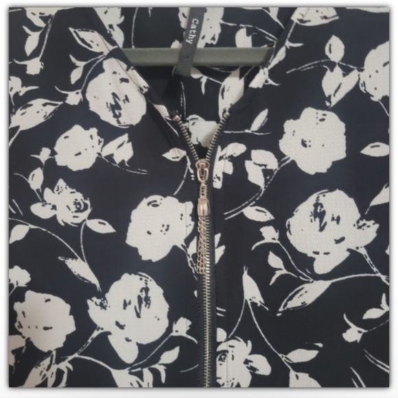 Cathy Floral oversized top size small - Picture 4 of 4